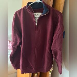 Men’s maroon sweatshirt